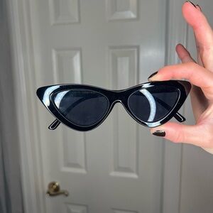 Black Cat Eye Sunglasses - Retro Style